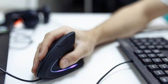 Ergonomic Innovation: The Rise of the Vertical Mouse in the USA https://neogearstore.com