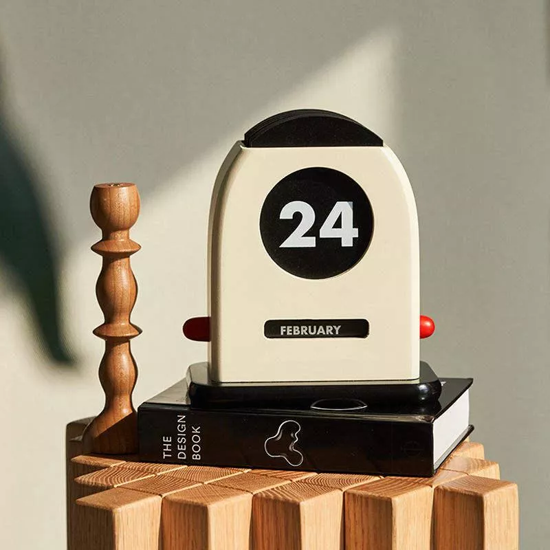 Nordic Vintage Wooden Perpetual Table Calendar – Decorative & Functional