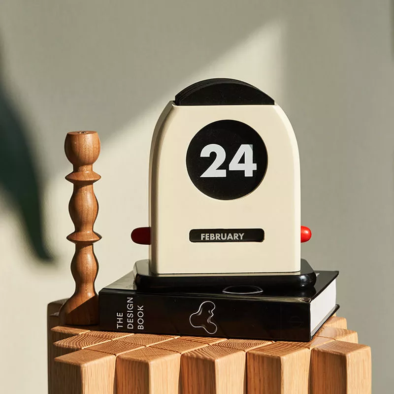 Nordic Vintage Wooden Perpetual Table Calendar – Decorative & Functional